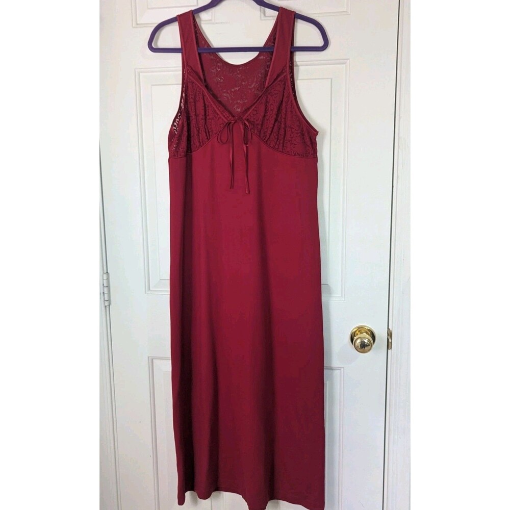 Cabernet Long Sleeveless Nightgown Medium Burgundy Lace Bodice Knit Coquette EUC